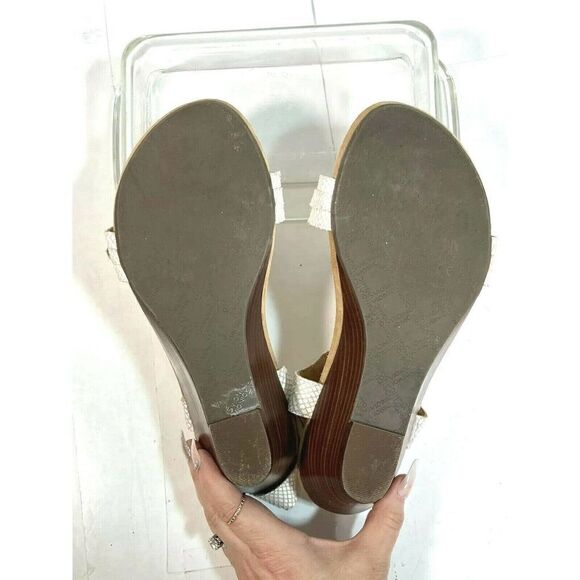 Vionic White Sandals Size 10 Laurie Wedge Ankle Strap Buckle Snake Print - Picture 8 of 12